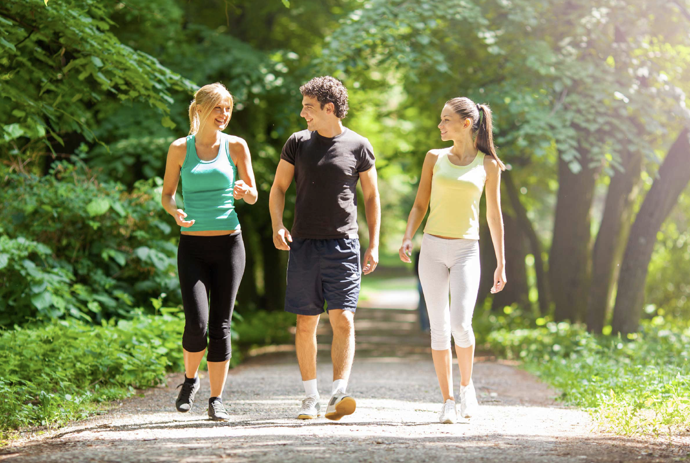 Get up go jogging. Прогулки на свежем воздухе. Пешие прогулки. Ежедневные прогулки на свежем воздухе. Ходьба в парке.